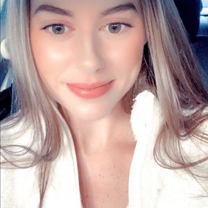 Meet your Posher, Emilie